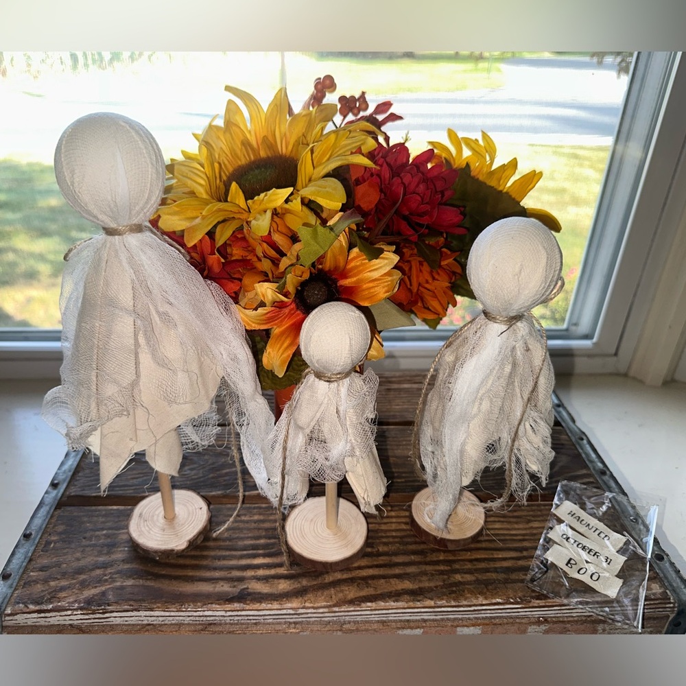 Primitive Set of 3 Halloween Ghosts on Wooden Stand - New - Picture 2 of 9
